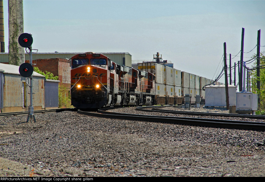BNSF 7489 Slows for a crew change,